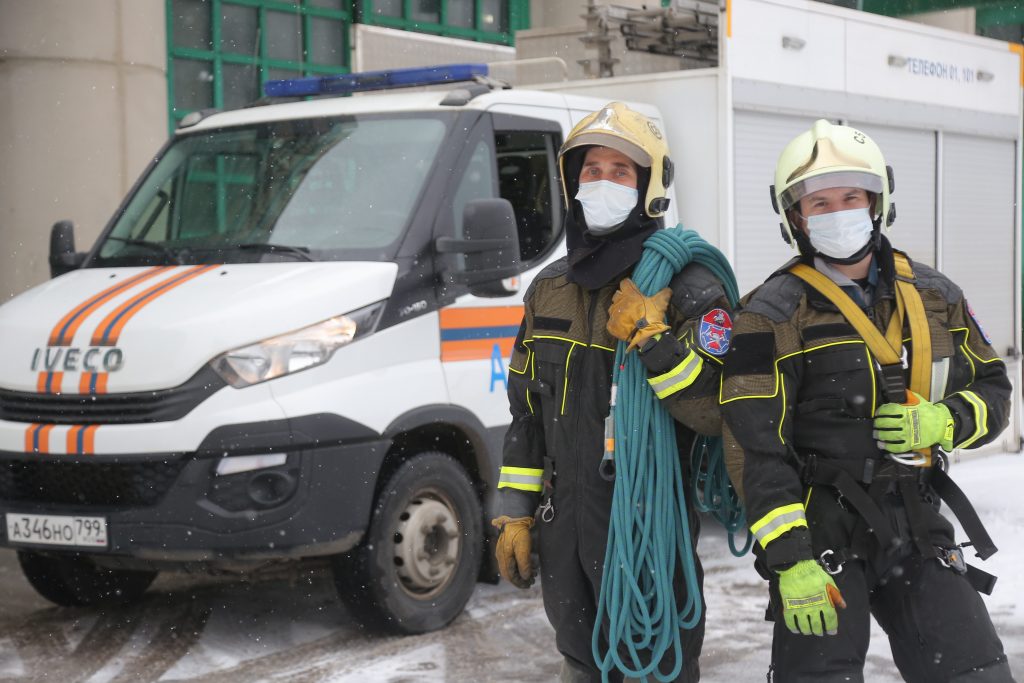 Крановщицу спустили с высоты 20-го этажа на Измайловском шоссе